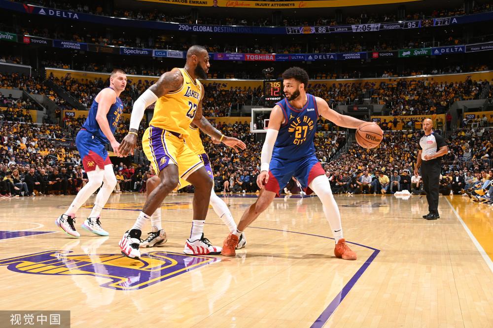 更因为他在 更因为他在