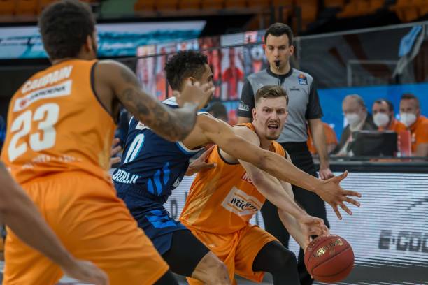 首次参赛的 首次参赛的