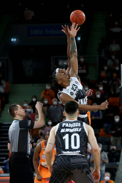 背景下完成 背景下完成